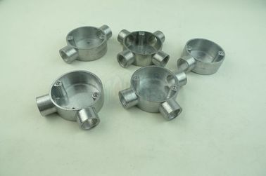 TOPELE 20mm / 25mm BS4568 / BS31 الكهربائية ذو الاتجاهين الزاوية الدائرية الصندوق التقاطع الألومنيوم، المرفقات الموصلات الكهربائية